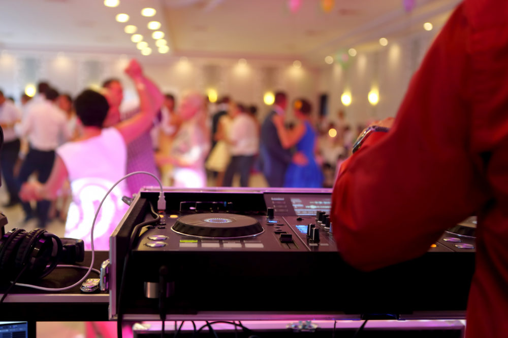 Spartipps Hochzeit DJ statt Band