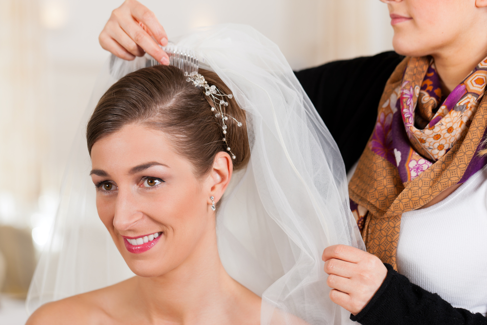 Kosten in der Hochzeitsplanung Brautkleid Accessoires