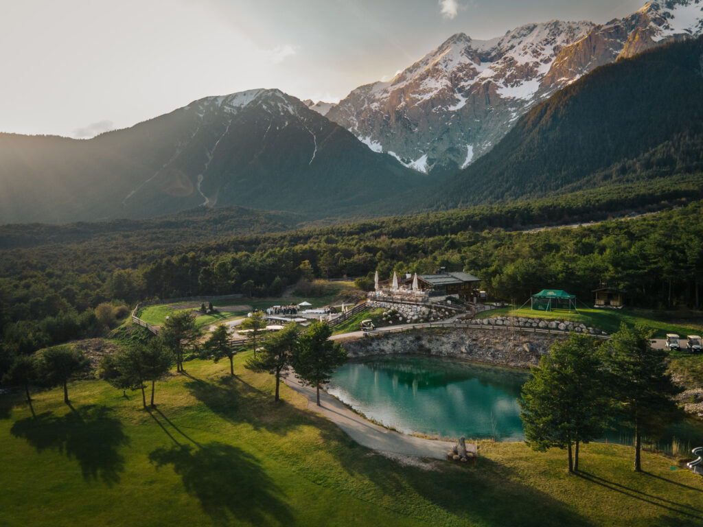 Hochzeitslocation in den Bergen - Hochzeit in einer Almhütte mit Ronja Weddings