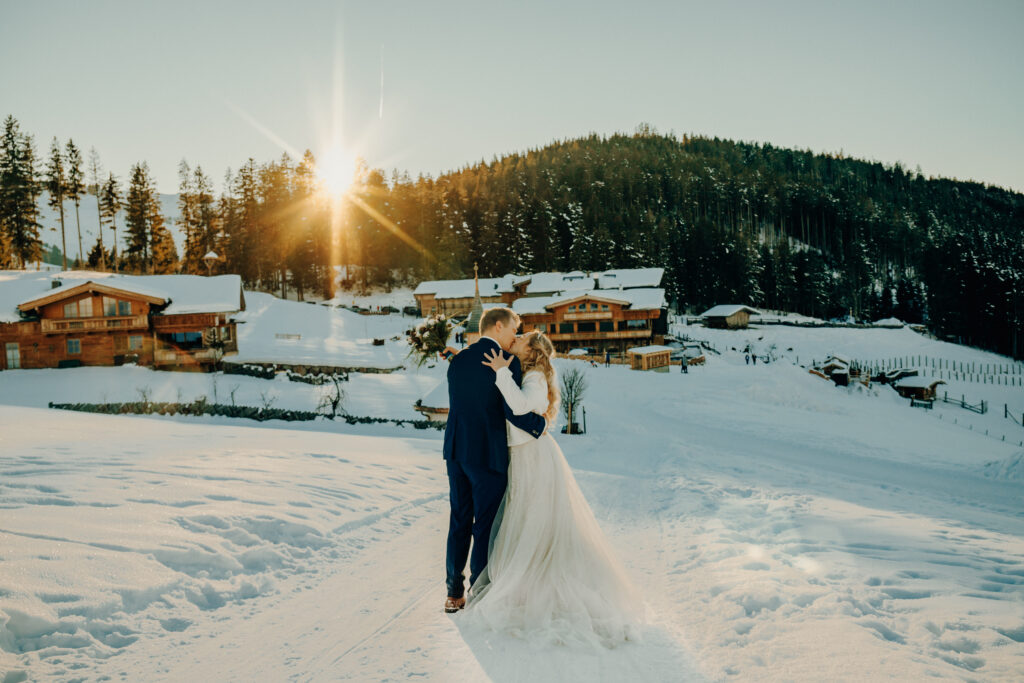 Winterhochzeit in den Bergen - Heiraten im Schnee mit Ronja Weddings