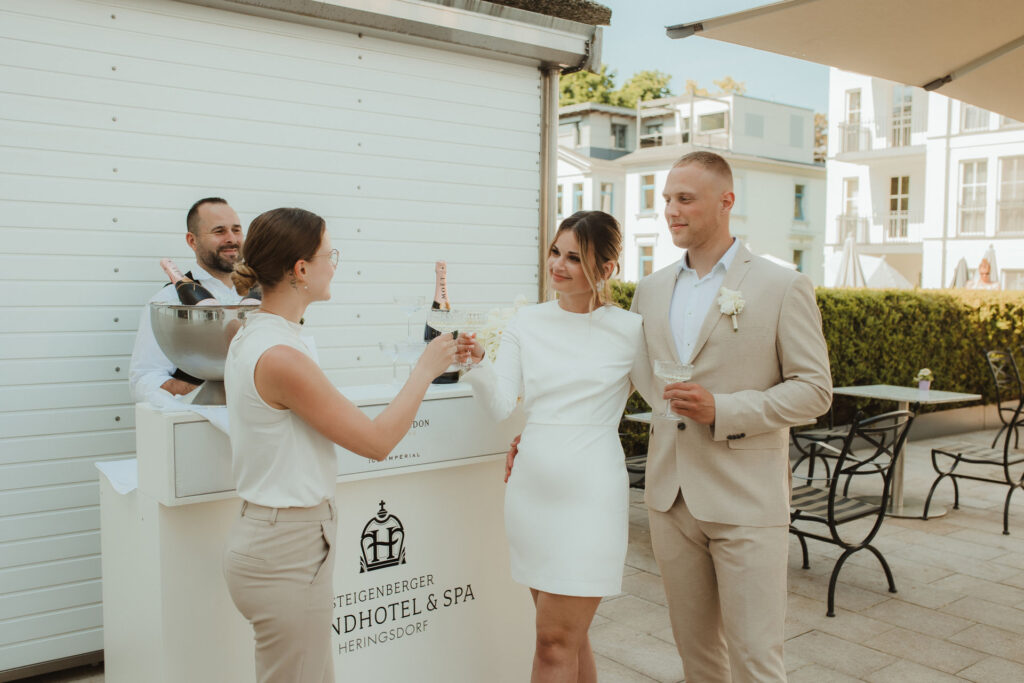 Hochzeitsfeier mit Wedding Planner Vanesass Werner. Heiraten am Strand an der Ostsee.