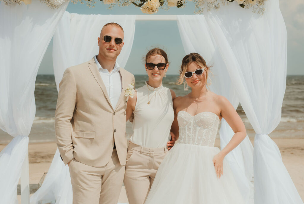 Hochzeitsplanerin Vanessa Werner von Vanessas Hochzeitszauber für Ostsee-Hochzeiten am Strand.