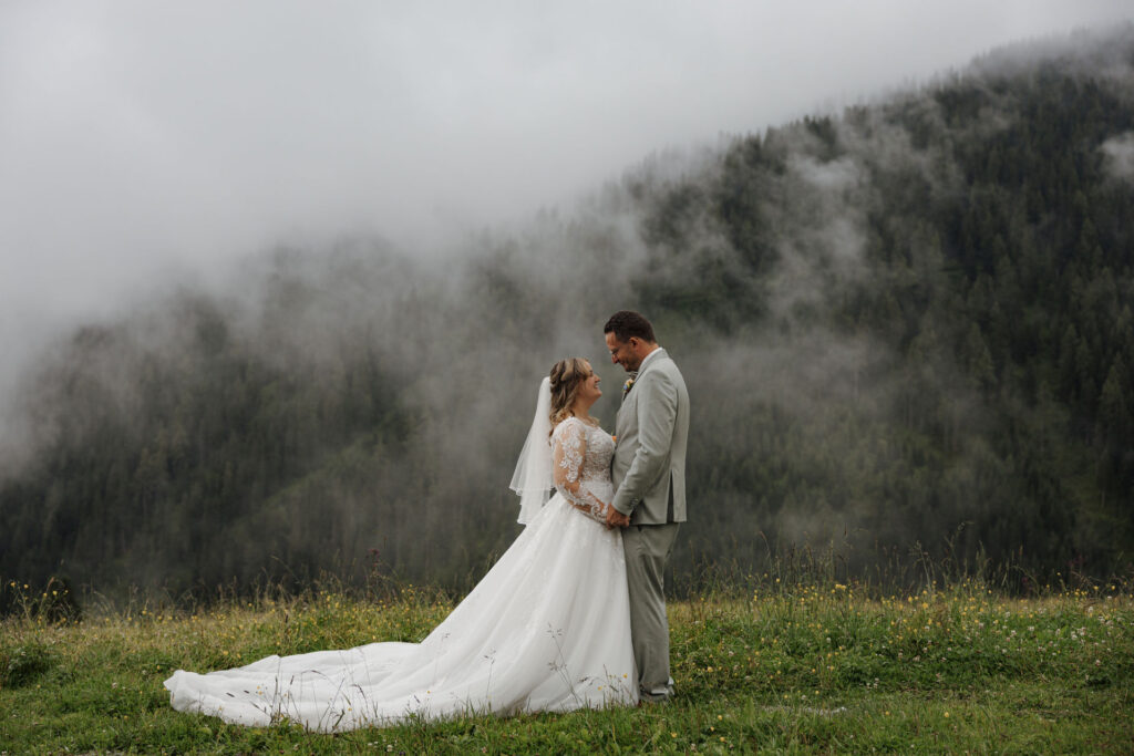 besondere Atmosphäre für eine Hochzeit in den Bergen - Alpenhochzeit in Österreich, Hochzeitsshooting