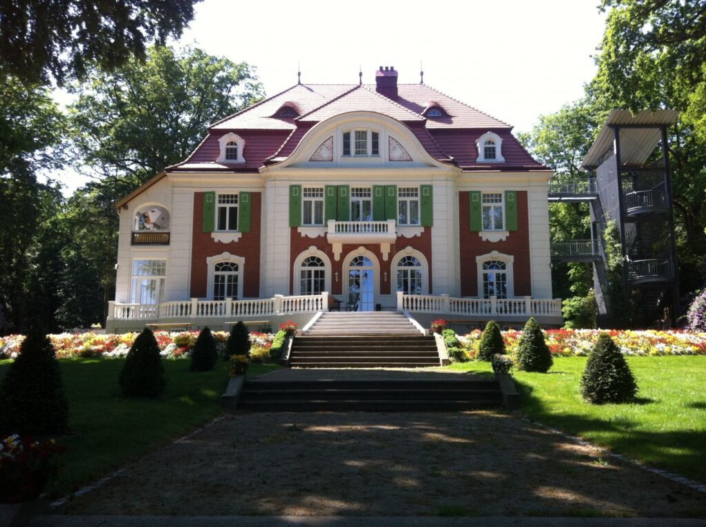 Haus Schnede - Heiraten mit Gartenanlage, Hochzeitslocation im Grünen
