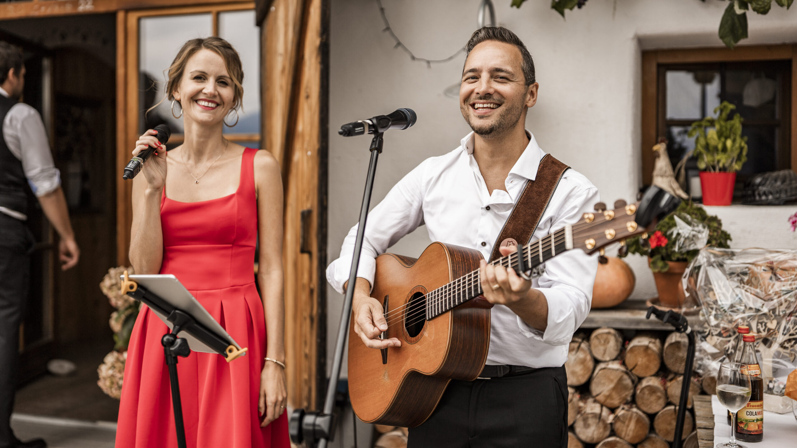 Hochzeitsmusiker Calathea Moments bei einem Auftritt auf einer Hochzeit.