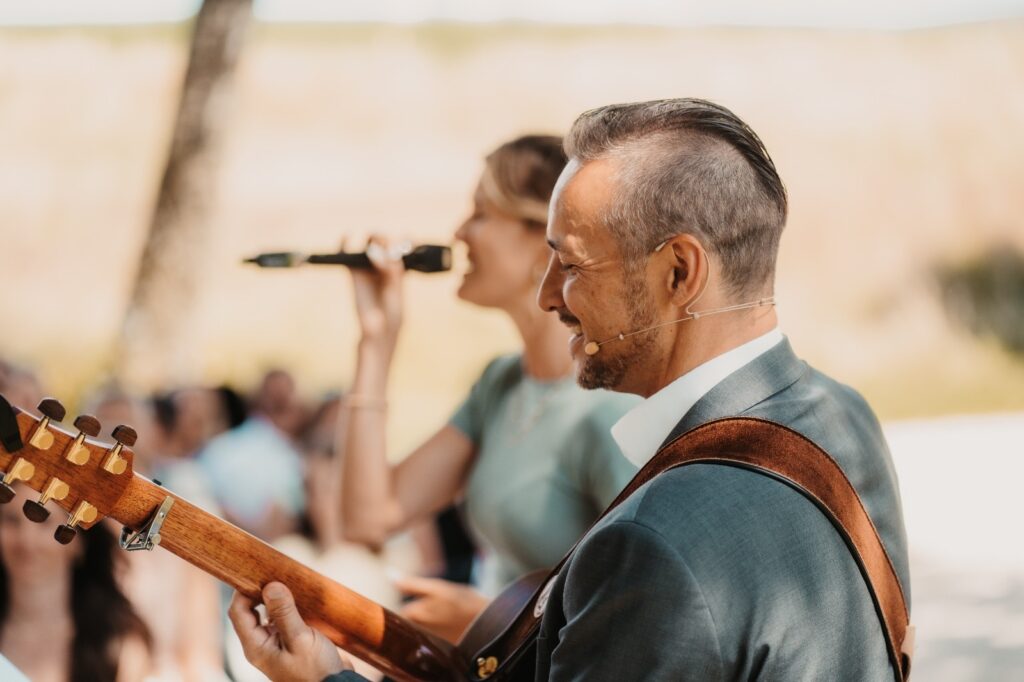 Hochzeitsmusik auf einer Hochzeit im Sommer.