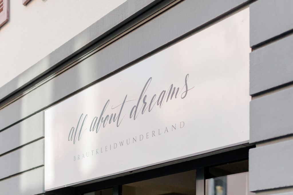 Brautmodenladen all about dreams in Stuttgart. Hier findest du dein Brautkleid.