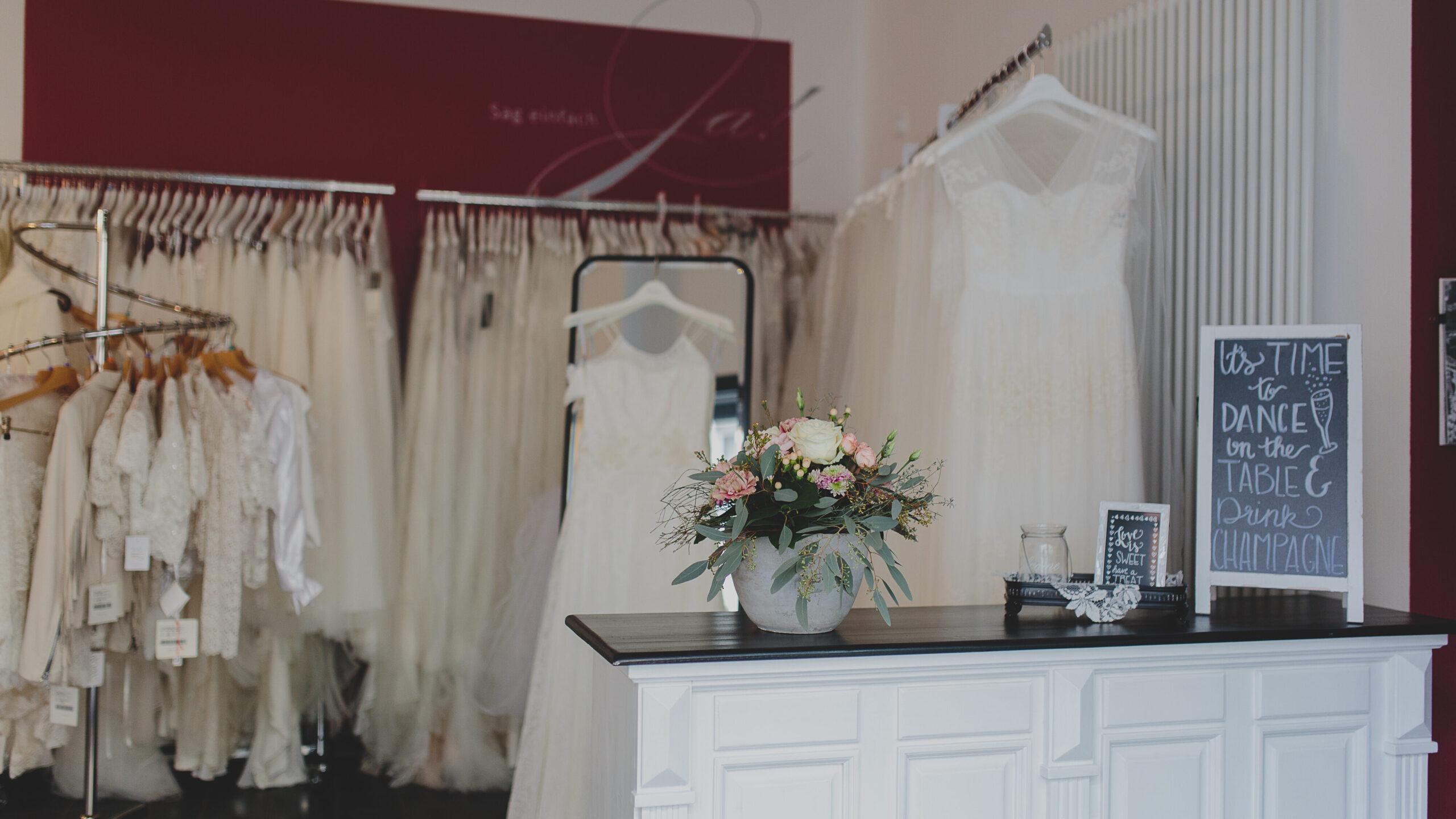 Brautmodeladen in Stuttgart.